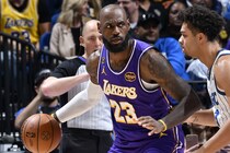 【NBA】レイカーズがケナードの劇的弾で今季最長の９連勝！レブロンのNBA新記録樹立を大逆転勝利で飾る、八村塁は２得点＜DUNKSHOOT＞