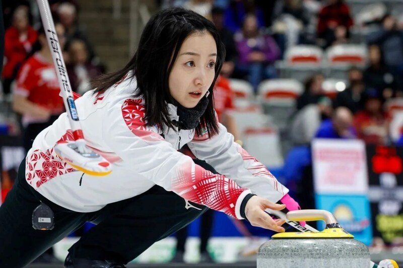 日本代表ロコ・ソラーレ、藤澤五月のリスペクト込めた“1回転ショット”に称賛集まる「日本チームへ、たくさんの愛」 完全アウェーの観客も虜【カーリング世界選手権】