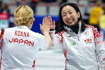 「隠れ目標とかおもろすぎる！」ロコ・ソラーレが全員で披露した“カリスマックス”と明かされた“超人気アイドルへの想い”に大反響！「まじで踊ってた」「涙引っ込んだわ」