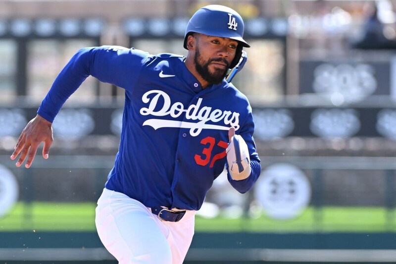 「別人みたいに振れている」T・ヘルナンデスが打率.467＆OPS1.322の無双状態！ コンバートも追い風か「OP戦とはいえバケモン」