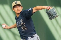パ・リーグ開幕４日前、日本球界に朗報！ オリックスの“イケメン右腕”が電撃入籍　浜辺で幸せ２S「オリ姫の悲鳴と絶望がすごそう」