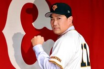 「15年目に突入！速い～」球界の“おしどり夫婦”が記念日に密着ラブラブショット放出「寄り添ってカメラに映る２人が…」