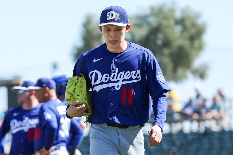 「本当にMLBで投げさせるのか？」佐々木朗希の先発起用に米記者は疑問　進歩のない制球難、時期尚早の開幕ローテ入りに「判断は裏目に出た。方針転換か？」