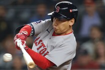 吉田正尚はDHで生き残るしかないのか？ 外野争い激化のレッドソックス、指揮官が下す決断に地元メディア注目
