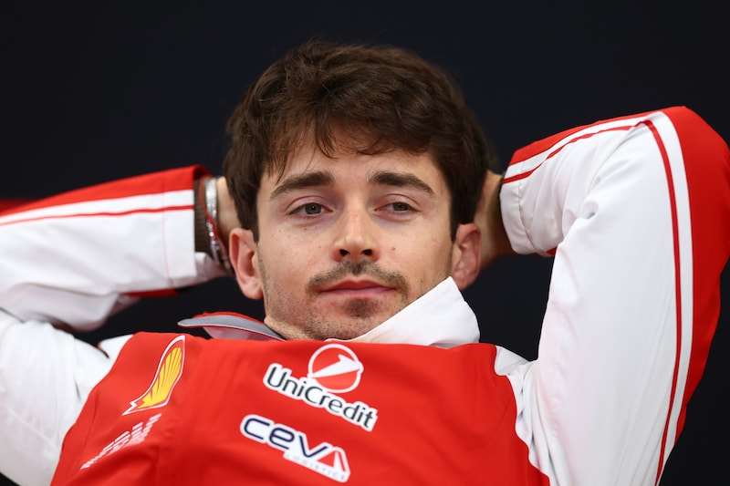 「41歳とは思えない」“F1界の貴公子”と元アイドルのツーショットに騒然「透明感が瑞々しすぎる」「びっくり」