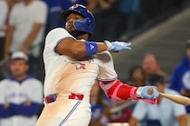 「まさかのカナダに上陸」侍ジャパンがWBCで披露のポーズをブルージェイズが採用？ 主砲パフォにファン注目「今年のトレンド?!」「岡本選手の影響かな」