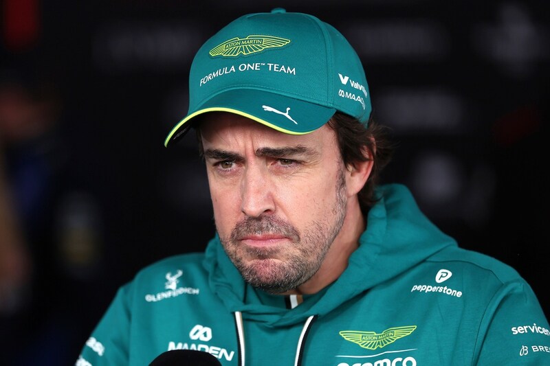 アロンソ、新時代F1の“速度差”に警鐘を鳴らしていた「これはオーバーテイクではなく、緊急回避」 FIAはレース後に声明を発表【日本GP】