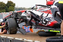 「F1で前例のないスピード差の結果」ベアマンが50G大クラッシュに私見　コラピント「接近速度が違いすぎる」　サインツ「警告してきた」