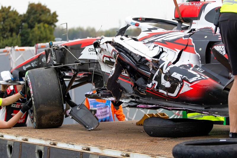 「F1で前例のないスピード差の結果」ベアマンが50G大クラッシュに私見　コラピント「接近速度が違いすぎる」　サインツ「警告してきた」