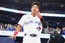 メジャー１号！ ブルージェイズ岡本和真がトロントを席巻「新たな現象が展開されつつあるのを、我々は目の当たりにしている」MLB記者が驚嘆