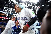 「新人王いけるぞ」岡本和真の第１号、ブルージェイズ地元ファン大熱狂！「岡本＞ビシェット」「私たちトロントは、彼を愛することを誓います」