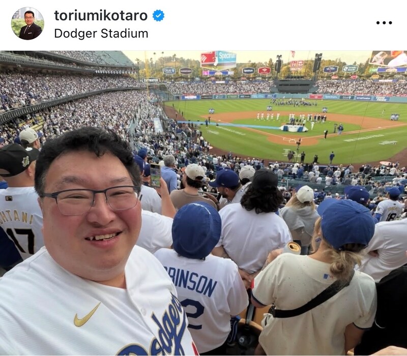 「良席!高そう!」ドジャース戦をバックネット裏で生観戦 情報番組でお馴染みのコメンテーターに騒然「ひるおびの方だ!」