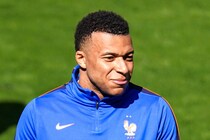 現代サッカーのスーパースターがNBAチームに“お試し契約”で電撃加入？ 素人離れしたドリブル＆シュートで売り込み「10日間契約？」