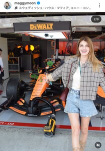 フォロワー98.1万人の人気モデルがF1日本GPに降臨　美脚際立つミニ丈デニムコーデに視線集中「バチクソ美人やん♡」「女子大生みたい」