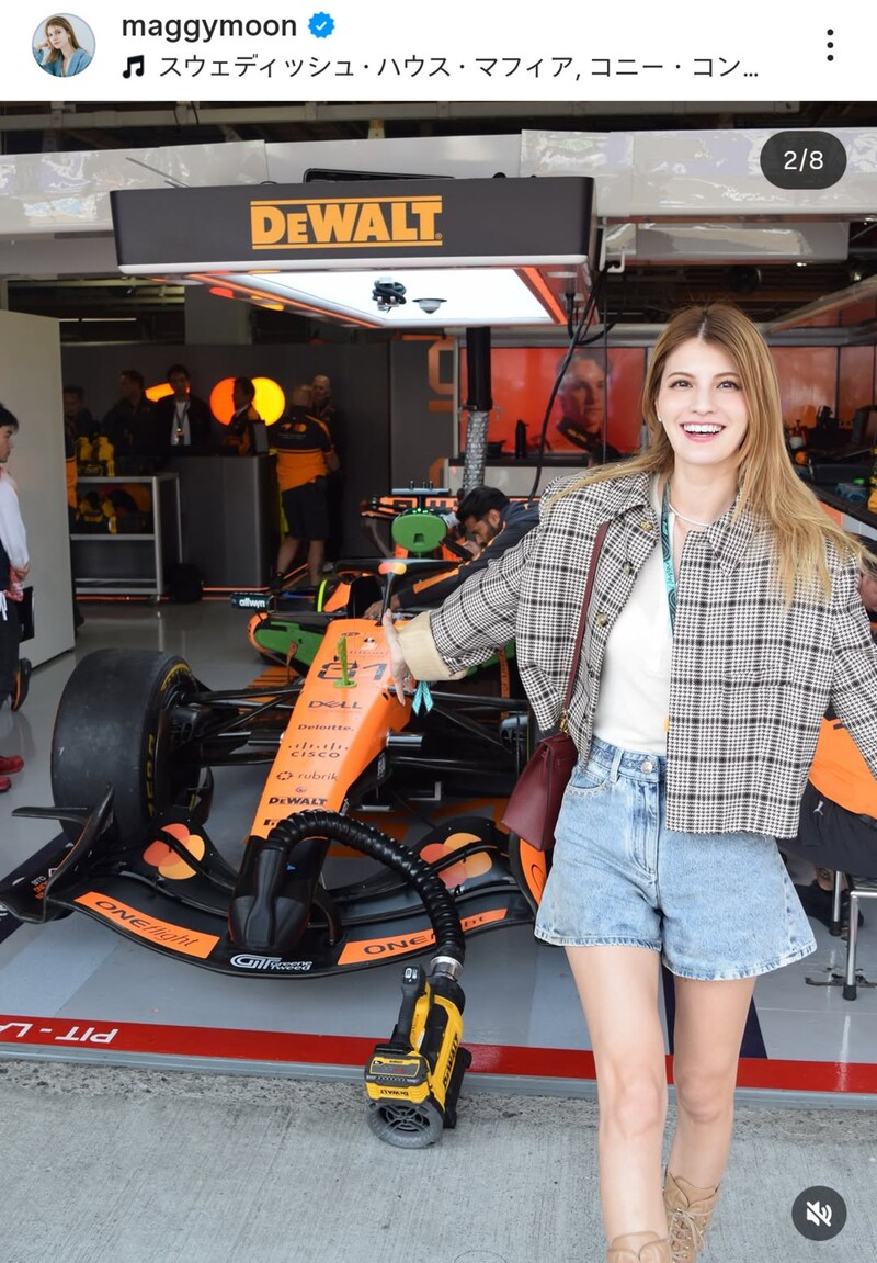 フォロワー98.1万人の人気モデルがF1日本GPに降臨　美脚際立つミニ丈デニムコーデに視線集中「バチクソ美人やん♡」「女子大生みたい」