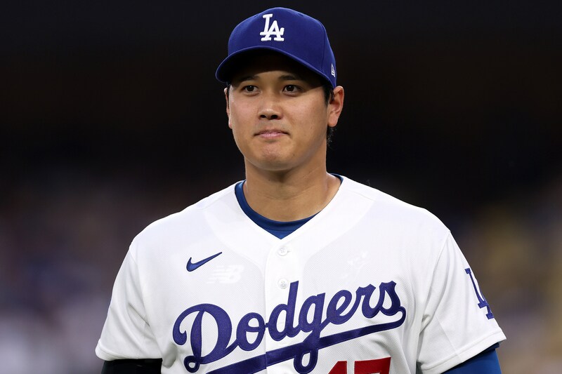 「すげえ目立つな」大谷翔平が“二刀流”完全復帰の裏で...中継に映り込む“人気キャラクター”に視聴者騒然「バックネット裏に!」「気になる」