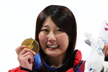 「んーこれはかわいい」中日ドラゴンズの始球式に登場した“スノボ金メダリスト” のユニ姿にファン喝采「滅多に見られない表情」「華麗なフォームでした」