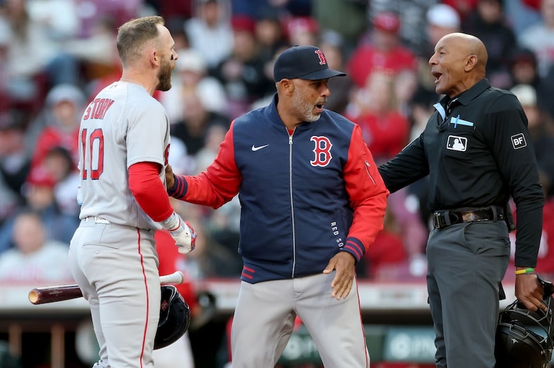 「いったいどこ見てたんだ！」MLBで起こった“ありえない大誤審”に監督唖然、ファン激怒！「史上最恐」「もはやエンターテナーの域だな」