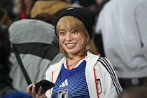 イングランド戦の国歌斉唱でチラッと映った日本人タレント　４年前のW杯映像で“美女すぎるサポーター”と話題「勝利の女神健在！」
