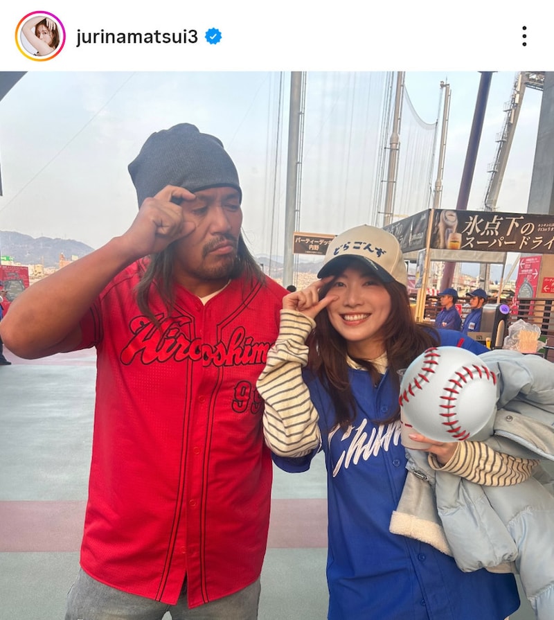 元SKE48のドラ党が初のマツダスタジアムで「バッタリ」 広島ユニ姿の“制御不能なカリスマ”とツーショット「試合開始前から大興奮」