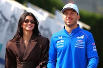 来日したF1ドライバーが“大量のワサビ”をパクリ!! 「その量はチャレンジャーすぎる」 日本のコンビニでは“絶賛の逸品”を購入