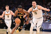 「ウェンビーやニコラを軽視するわけではないが…」元ナゲッツ指揮官が今季のMVPにSGAを推挙「試合に影響を与える能力が素晴らしい」＜DUNKSHOOT＞