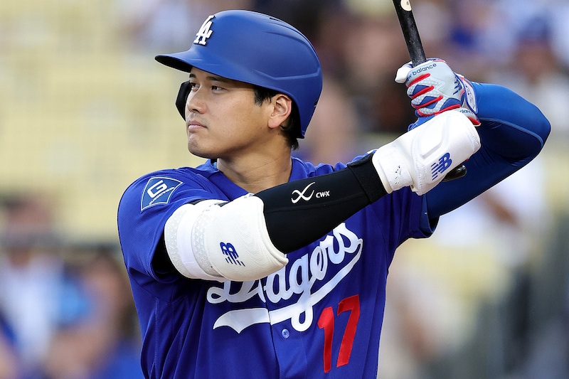 「リアタイで寝不足」大谷翔平の待望1号に列島歓喜も 深夜早朝の敵地3連戦に早くも悲鳴 63歳俳優も本音吐露「しかしこの時間の試合はしんどい」