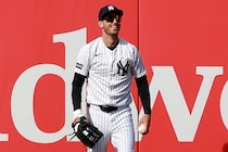 「信じられない」ヤンキースの元MVP外野手が披露した驚異的守備にファン驚き「なんてキャッチだ！」「すごすぎ」