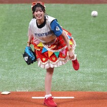「なんなん可愛すぎ！」盛り上げまくりの“超人気アイドル軍団”にエスコン熱狂！「勢いあるわぁ」「始球式もきつねダンスも最上級」