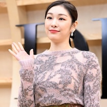 「すげぇ筋肉だ！」現役引退から12年…元五輪女王が披露した“純白バレリーナ”姿に喝采の声！「女王の帰還」「綺麗な背中です」