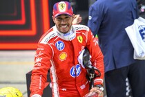 「世界一ド派手なカップル！」F1ハミルトンがF40で首都高を爆走→“超大物恋人”を初公開に世界騒然！「ついに公式きたー」「めっちゃ綺麗」