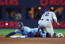 「あのプレーは正しかった」ロバーツ監督が“痛恨失策”を擁護　スミスが明かした送球判断とロハスへの信頼