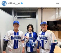 「かっこよすぎる」ハマスタで始球式務めたパッと目を引く“イケメン”に大反響「顔ちっちゃくて頭身エグい」「勝利の王子様」