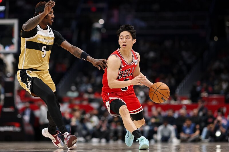 【NBA】河村勇輝が真骨頂発揮!堅守に豪快ダンク演出の絶品パスで6得点&4アシスト、ブルズの連勝に貢献<DUNKSHOOT>