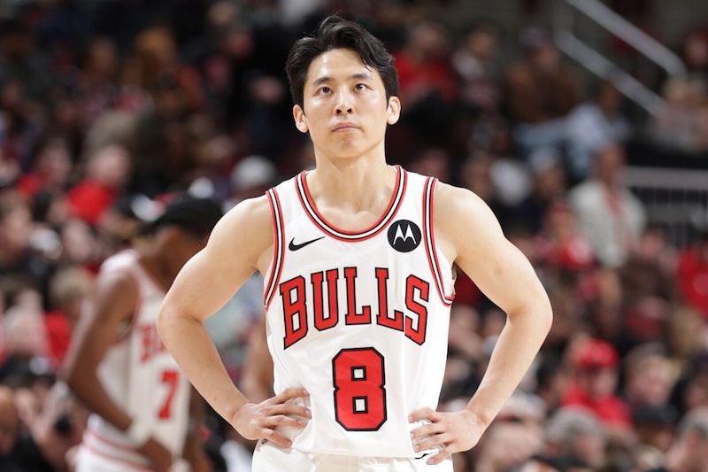 【NBA】河村勇輝の鮮やかノールックパスに実況も「ユウキ・マニア！」前半を終えて１アシスト、ブルズは11点ビハインドで後半へ＜DUNKSHOOT＞