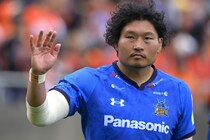 「完全に別次元だ」ラグビー界の名プロップがハンドルを握った“ド迫力の超高級車”にぞっこん！「これはもう別のクルマ」