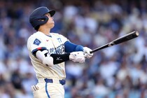 大谷翔平、４号先頭打者アーチ　米記者が敬意のツッコミ「なんでこれが５列目までしか飛ばなかったんだ（笑）」45戦連続出塁