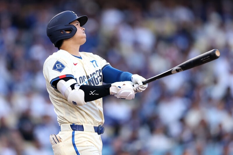 大谷翔平、４号先頭打者アーチ　米記者が敬意のツッコミ「なんでこれが５列目までしか飛ばなかったんだ（笑）」45戦連続出塁