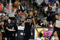 今季のアウォード選出資格を手にしたウェンバンヤマ、初のDPOY受賞は当確か。大胆不敵に「２番手争いをしているのは誰なの？」＜DUNKSHOOT＞