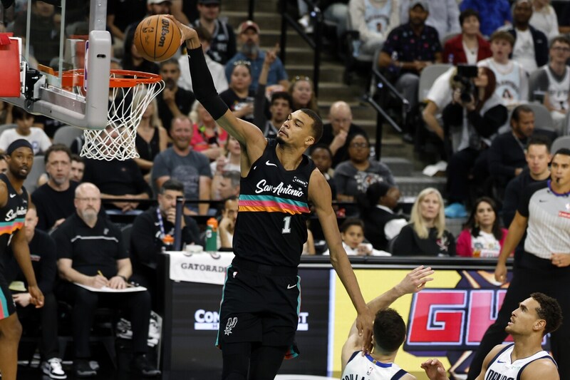 今季のアウォード選出資格を手にしたウェンバンヤマ、初のDPOY受賞は当確か。大胆不敵に「２番手争いをしているのは誰なの？」＜DUNKSHOOT＞