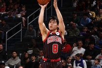 【NBA】河村勇輝、今季最終戦で自己最多14得点！3本の3ポイントを沈めるなど終盤に躍動、ブルズは大敗しラストゲームを白星で飾れず＜DUNKSHOOT＞