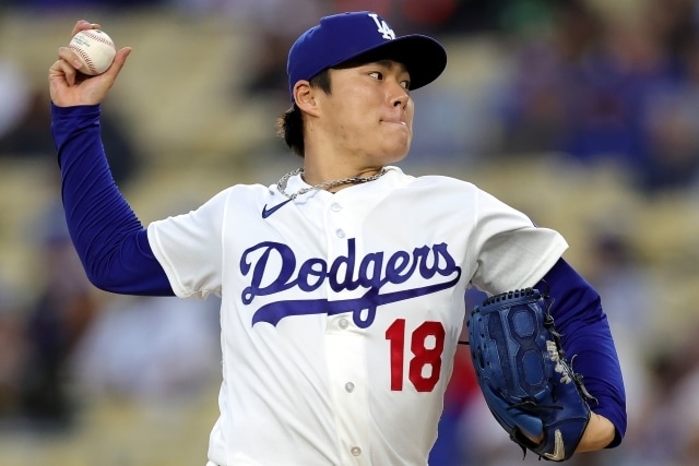 山本由伸が驚異の運動能力で味方のミスをカバー！「ファンは皆、心臓発作を起こしそうに」ドジャース“ご意見番”も反応