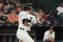 「シュワーバー級の打撃ポテンシャル」村上宗隆の９戦ぶりの“特大５号”！ 打撃不振からの一発に本拠地熱狂「ロマンと不安が同居」