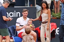 子どもの殺害予告に部屋への不法侵入……テニス選手の妻が賭博絡みの脅迫の恐怖を告白！＜SMASH＞