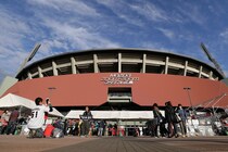 「凄すぎ！どした？」５月９日カープ始球式に“人気芸人”決定　相次ぐ豪華ゲストに広島仰天「めっちゃ芸能人くる」