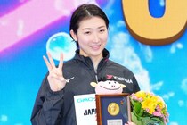 池江璃花子、“ヘソ出しスポブラ”からチラ見えする肉体美に視線集中「モデルさんみたい」「腹筋ステキ」