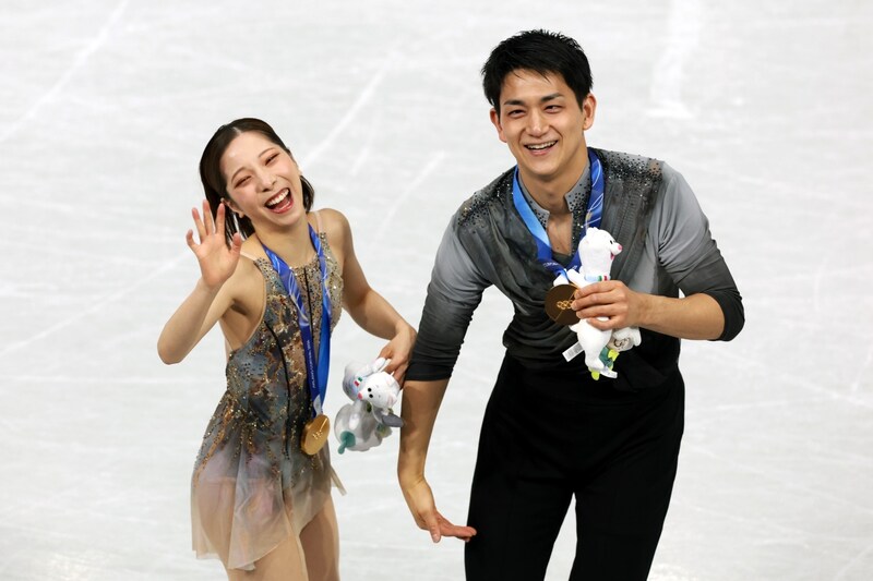 電撃引退りくりゅう、五輪神解説で人気爆上がりした“７か国語を操る才女”が労い12文字