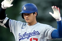 ドジャース13安打７得点でロッキーズに完勝、マンシー２発、大谷翔平２安打、グラスノーが好投　菅野智之は４回５失点で降板