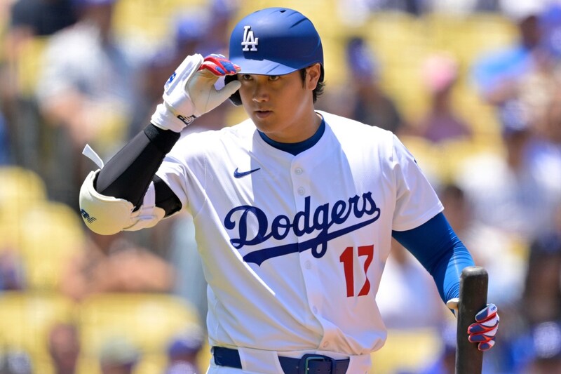 大谷翔平がロッキーズ戦前に“神対応”　100歳女性のためにサインする姿に米記者感服「わざわざ足を止めて…」
