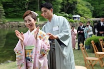 りくりゅう、春の園遊会で五輪の“神対応”を再現「りくちゃんの帯を…」「有能な背中担当」